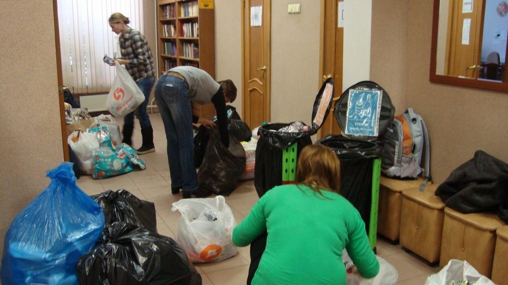 Библиотека имени Симонова приняла участие в экологической акции «Раздельный сбор»