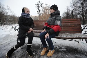 23 декабря 2016 года. Школьники Маша Синяева и Ваня Зубов в парке «Надежда»