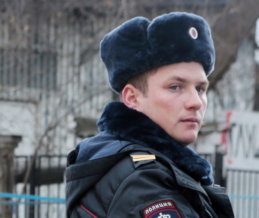 На юго-востоке Москвы ищут банду в масках, ограбившую ювелирный салон