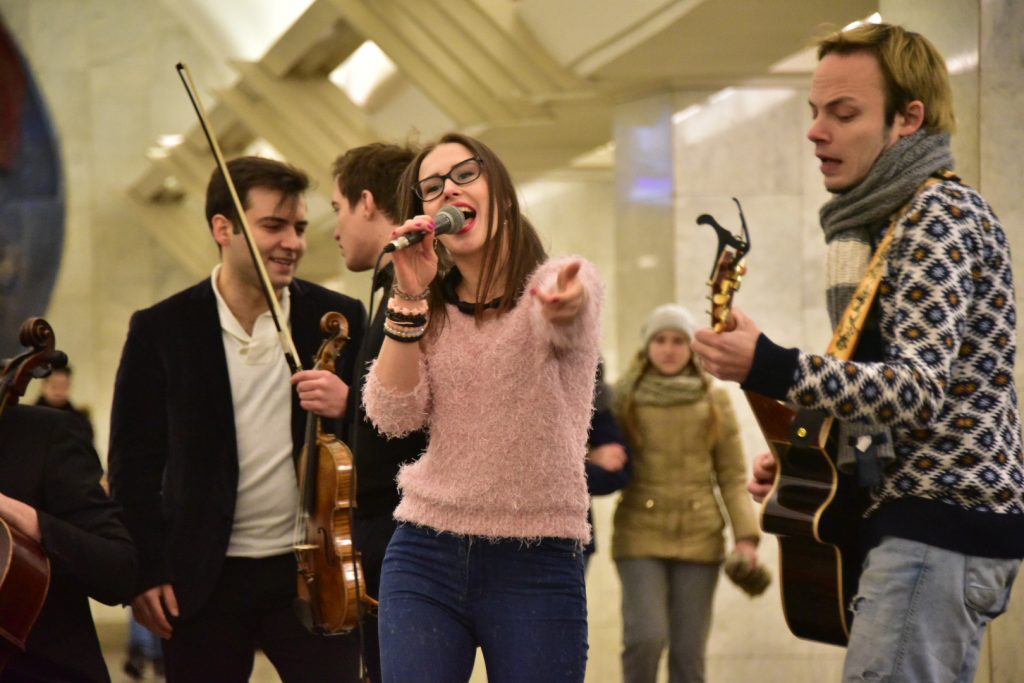 День студента отметили музыкальным флешмобом в Московском метро