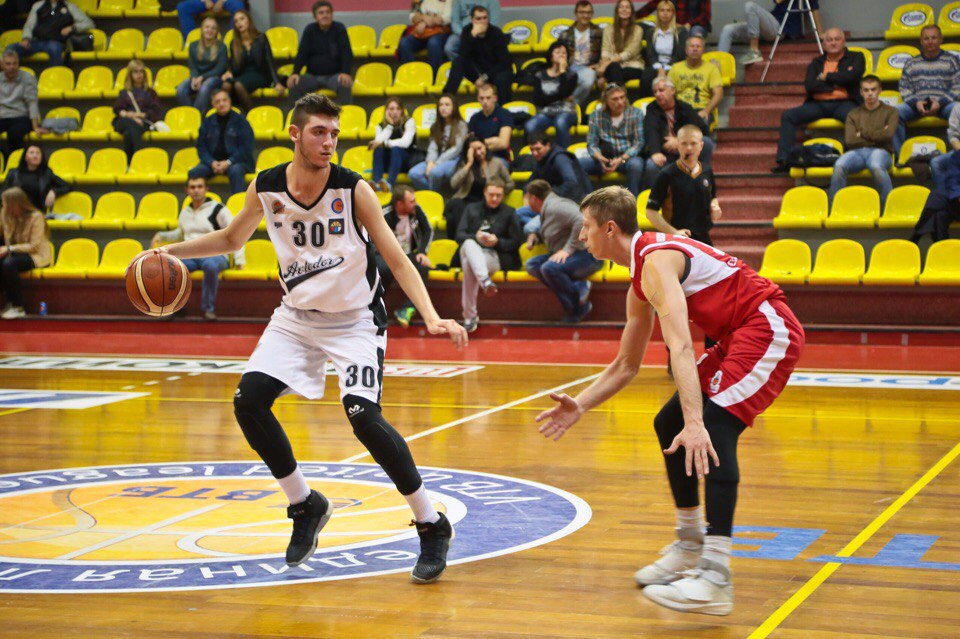 Молодежная палата Центрального Чертанова организовала для жителей тренировку по баскетболу
