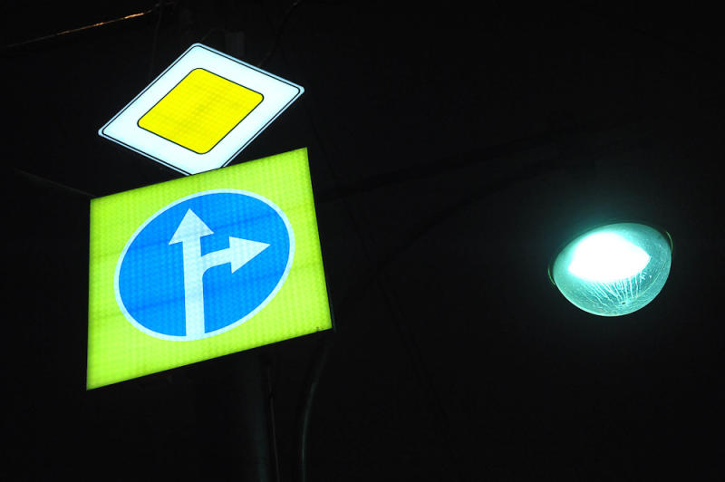 Стойки дорожных знаков привели в порядок в Западном Бирюлеве