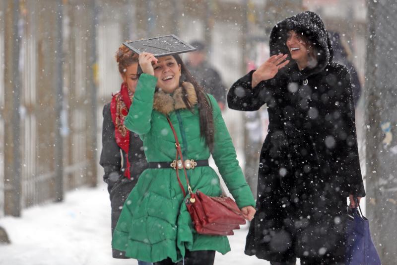 Жителей Москвы в пятницу ждет сильный ветер и снег