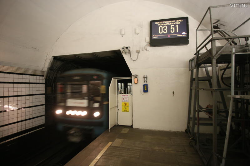 Около 400 табло обратного отсчета времени до прибытия поезда установят в метро
