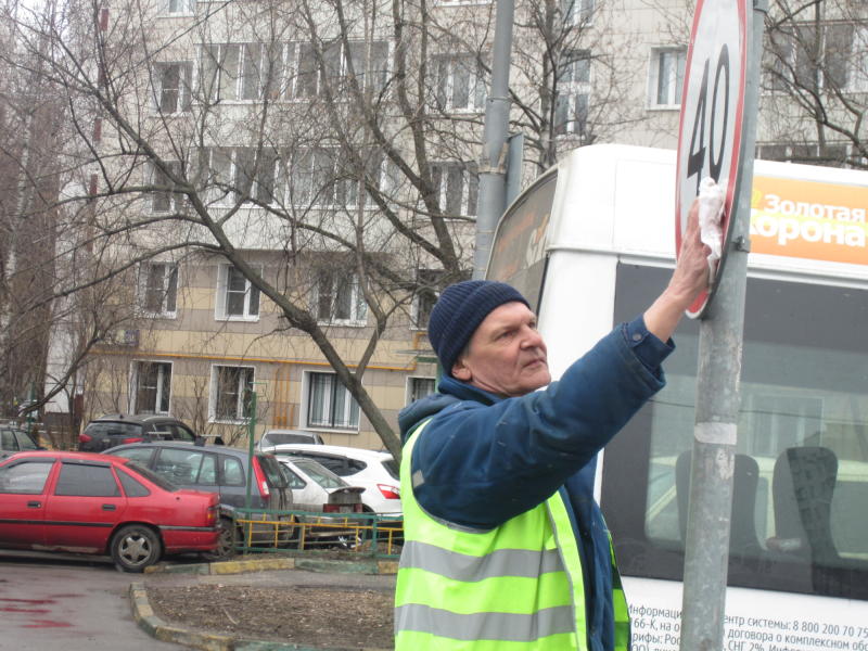 Светофор и несколько дорожных знаков отремонтировали в Нагатинском затоне