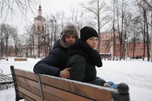 22 января 2017 года. Местные жители Евгений Желтов и Анна Киреева часто заходят в этот парк: очень уж тут уютно. Даже холодной зимой. А летом, по их словам, тут просто рай