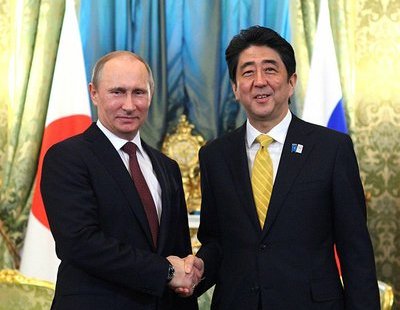 Премьер Японии хочет лично закончить войну с Россией