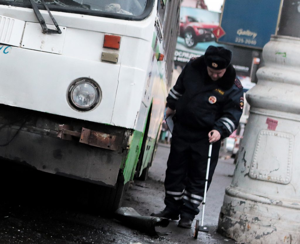 Автобус и шесть легковушек столкнулись на юге Москвы, работает полиция