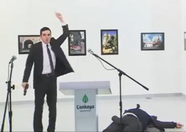 Снимок убийства посла России в Турции победил в престижном конкурсе