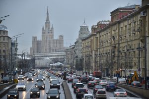 Москва снизила загруженность дорог и получила награду за парковки