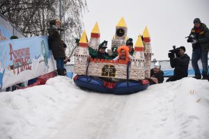 москвичи будут состязаться на санях в виде необычных объектов. Фото: Антон Гердо