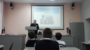 Сотрудники увд рассказали ученикам о "Юных инспекторах". Фото: пресс-служба УВД Сотрудники увд рассказали ученикам о "Юных инспекторах". Фото: пресс-служба УВД