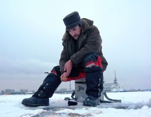 Рыбаки на льду в Финском заливе. Фото: Алексей Даничев, РИА Новости