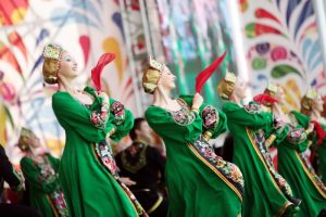 Фольклорные песни и современные танцы исполнят на празднике Масленицы. Фото: архив, "Вечерняя Москва"