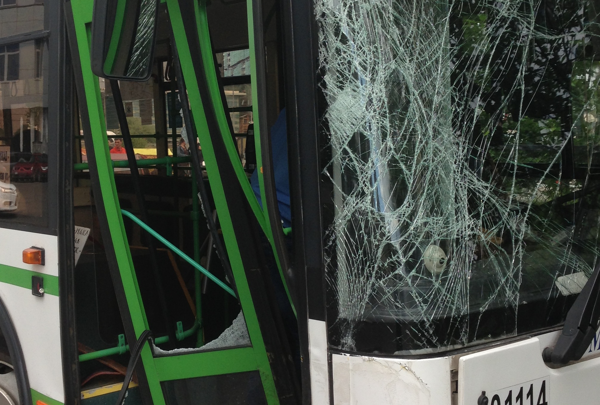 На юге Москвы столкнулись пассажирские автобусы, работает полиция