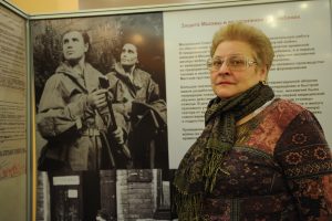 2 марта 2017 года. Жительница Даниловского района Людмила Твердохлебова посетила выставку в здании префектуры. Фото: Пелагия Замятина 2 марта 2017 года. Жительница Даниловского района Людмила Твердохлебова посетила выставку в здании префектуры. Фото: Пелагия Замятина