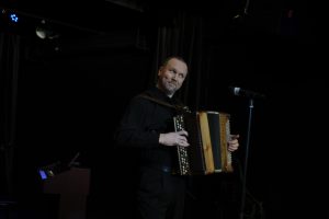 25 марта 2017 года. Баянист Александр Кусков на сцене ТКС «Орехово». Фото: Пелагия Замятина 25 марта 2017 года. Баянист Александр Кусков на сцене ТКС «Орехово». Фото: Пелагия Замятина