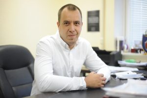 9 марта 2017 года. Руководитель Молодежного центра — культурного подразделения Центра досуга «Планета молодых» Роман Винокуров. Фото: Пелагия Замятина 9 марта 2017 года. Руководитель Молодежного центра — культурного подразделения Центра досуга «Планета молодых» Роман Винокуров. Фото: Пелагия Замятина