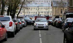 132 парковочных места появились в Нагорном районе за счет введения одностороннего движения. Фото: архив, "Вечерняя Москва" 132 парковочных места появились в Нагорном районе за счет введения одностороннего движения. Фото: архив, "Вечерняя Москва"