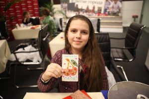 Посетители ВДНХ смогут отправить открытки с видами выставки незнакомцам по всему миру. Фото: архив "Вечерняя Москва" Посетители ВДНХ смогут отправить открытки с видами выставки незнакомцам по всему миру. Фото: архив "Вечерняя Москва"