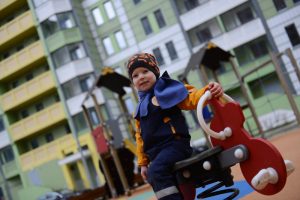 Цель Молодых активистов - безопасные детские площадки. Фото: архив "Вечерняя Москва" Цель Молодых активистов - безопасные детские площадки. Фото: архив "Вечерняя Москва"