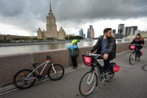 Пассажиры ЦППК смогут бесплатно провезти велосипеды во время акции «На работу на велосипеде» 19 мая. Фото: архив "Вечерняя Москва"