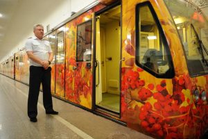 На «синей» ветке метро запустили поезд «Акварель» с новой экспозицией. Фото: архив "Вечерняя Москва"