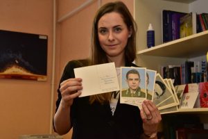Более 300 карточек с видами ВДНХ отправила «Почта России» в первый день проекта по обмену открытками. Фото: Антон Гердо, "Вечерняя Москва"