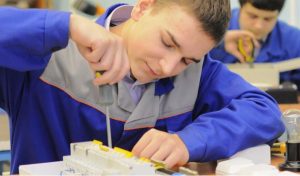 В рамках проекта "Юные мастера" школьников научат практическим навыкам. Фото: официальный портал мэра и Правительства Москвы