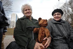 Татьяна Белянина и Ксения Ольхова на митинге 12 апреля. Фото: Пелагея Замятина, «Вечерняя Москва»