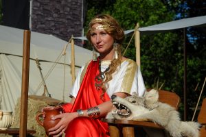 2015 год. Исторический фестиваль «Времена и эпохи» в «Коломенском». Реконструкция древнего Рима. Фото: архив, «Вечерняя Москва» 2015 год. Исторический фестиваль «Времена и эпохи» в «Коломенском». Реконструкция древнего Рима. Фото: архив, «Вечерняя Москва»