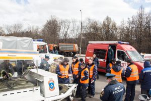 Согласно легенде учений, в результате увеличения атмосферных осадков возникла угроза подтопления ряда территорий. Фото: пресс-служба Управления МЧС по ЮАО Согласно легенде учений, в результате увеличения атмосферных осадков возникла угроза подтопления ряда территорий. Фото: пресс-служба Управления МЧС по ЮАО