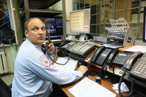 На юго-западе Москвы ищут мошенника, обманувшего ветерана на два миллиона рублей