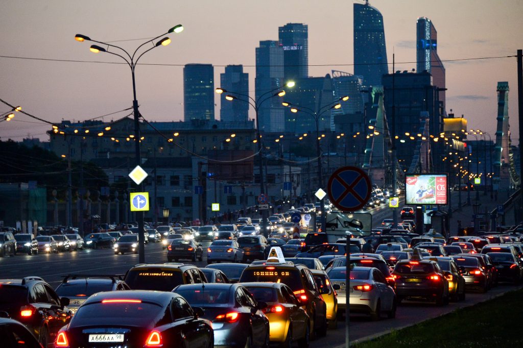Непогода: ЦОДД советует въезжать в центр Москвы на автобусах