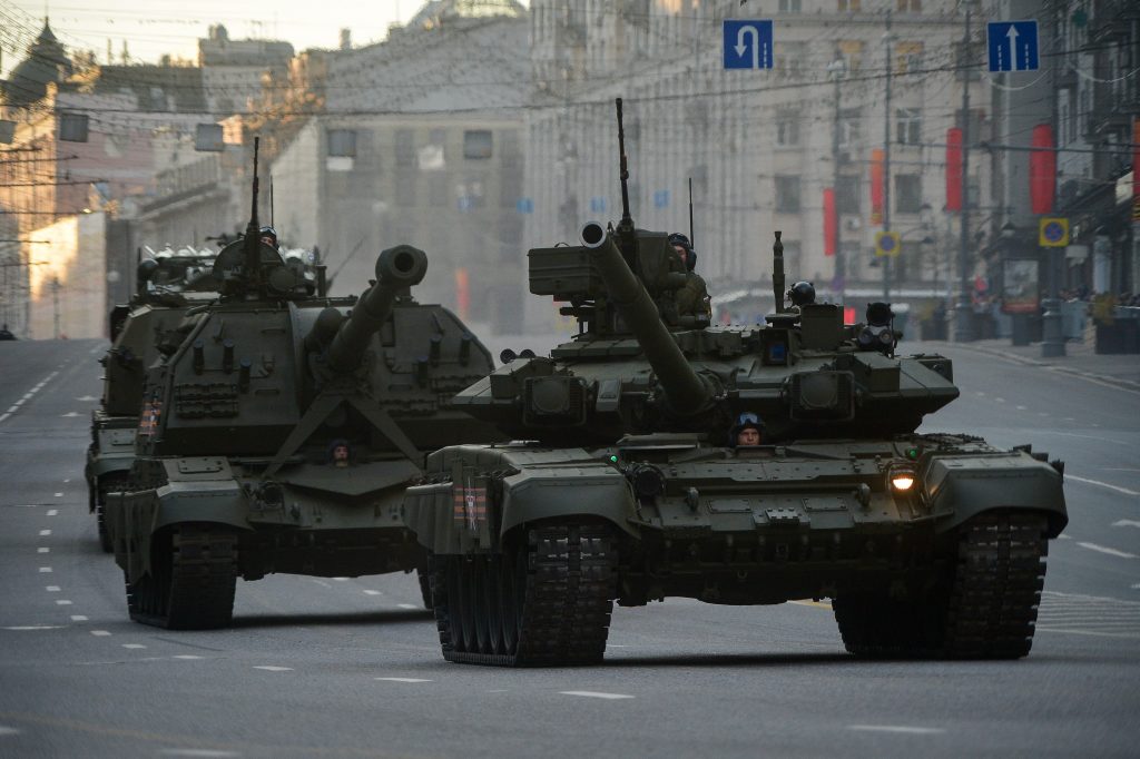 Движение в центре Москвы ограничат 27 апреля из-за подготовки парада Победы