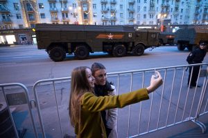 Движение в центре Москвы ограничат 25 апреля из-за репетиции парада Победы. Фото: Александр Казаков Движение в центре Москвы ограничат 25 апреля из-за репетиции парада Победы. Фото: Александр Казаков