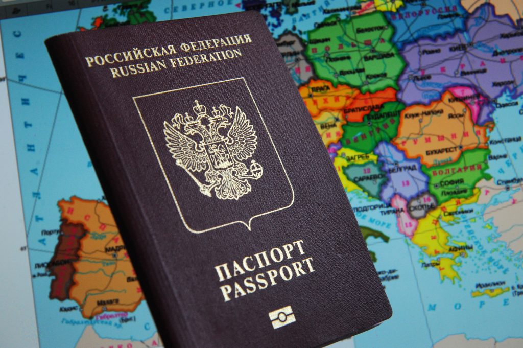 Оформить паспорт и документы можно на портале госуслуг