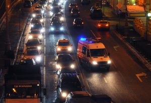 Горожанам посоветовали покидать столицу как можно позже. Фото: Александр Кожохин