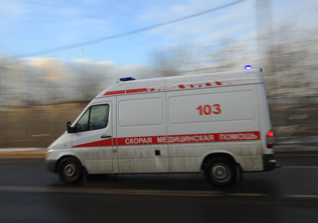 Женщина выжила после падения с пятого этажа на юго-востоке Москвы