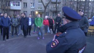 Майор полиции Леонид Голубев встретился с жителями 25 апреля. Фото: пресс-служба УВД по ЮАО