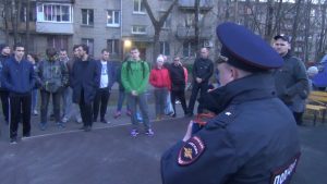 Майор полиции Леонид Голубев встретился с жителями 25 апреля. Фото: пресс-служба УВД по ЮАО Майор полиции Леонид Голубев встретился с жителями 25 апреля. Фото: пресс-служба УВД по ЮАО