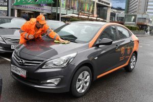 Пока городские операторы отдают предпочтение иномаркам. Фото: Владимир Новиков Пока городские операторы отдают предпочтение иномаркам. Фото: Владимир Новиков