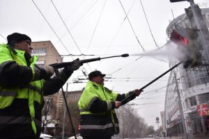 Светофоры моют каждую весну. Фото: Антон Гердо, «Вечерняя Москва»