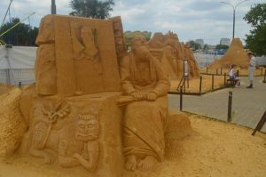 В "Коломенском" будут строить скульптуры из песка. Фото: архив, "Вечерняя Москва" В "Коломенском" будут строить скульптуры из песка. Фото: архив, "Вечерняя Москва"