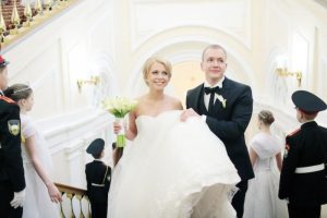 На Красную горку зарегистрируются 76 пар в Шипиловском ЗАГСе. Фото: архив «Вечерняя Москва» На Красную горку зарегистрируются 76 пар в Шипиловском ЗАГСе. Фото: архив «Вечерняя Москва»