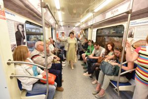 Объявления в поездах на Калужско-Рижской линии метро начали дублировать на английском языке. Фото: архив "Вечерняя Москва"