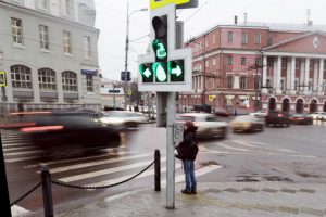 ЦОДД тестирует в Москве «вызывную» фазу светофора с датчиками движения. Фото: архив «Вечерняя Москва»