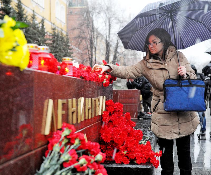 Акция памяти жертв теракта в петербургском метро пройдет в Москве