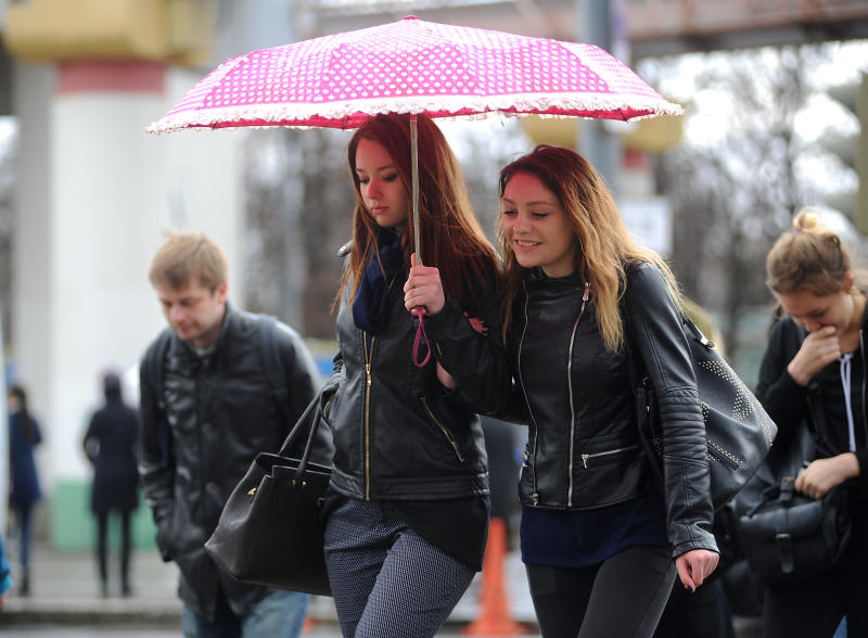 В среду жителей Москвы ожидают дождь и гололедица