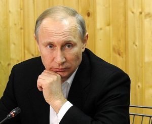 Владимир Путин в шутку упрекнул Сергея Лаврова в том, что тот «не поделился секретами». Фото: пресс-служба Кремля